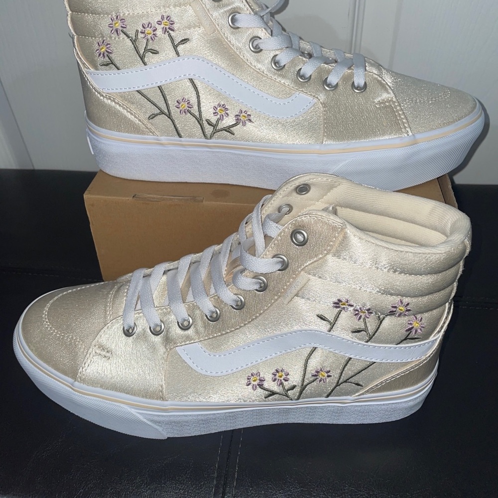 Size 11 VANS Women's SK8 Filmore Hi Satin Platform High Top Shoe Spring Cream - Picture 2 of 9